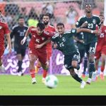 لقطة من مباراة الكويت والسعودية في افتتاح خليجي 27