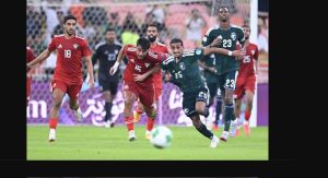 لقطة من مباراة الكويت والسعودية في افتتاح خليجي 27